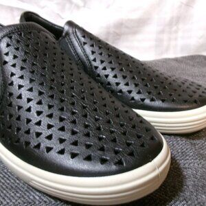 ECCO SOFT 7 BLACK LEATHER SLIP-ONS